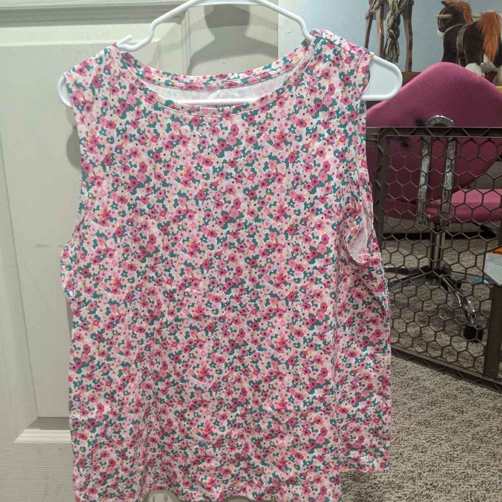 Croft & petite extra large tank top with flowers never been worn it is new